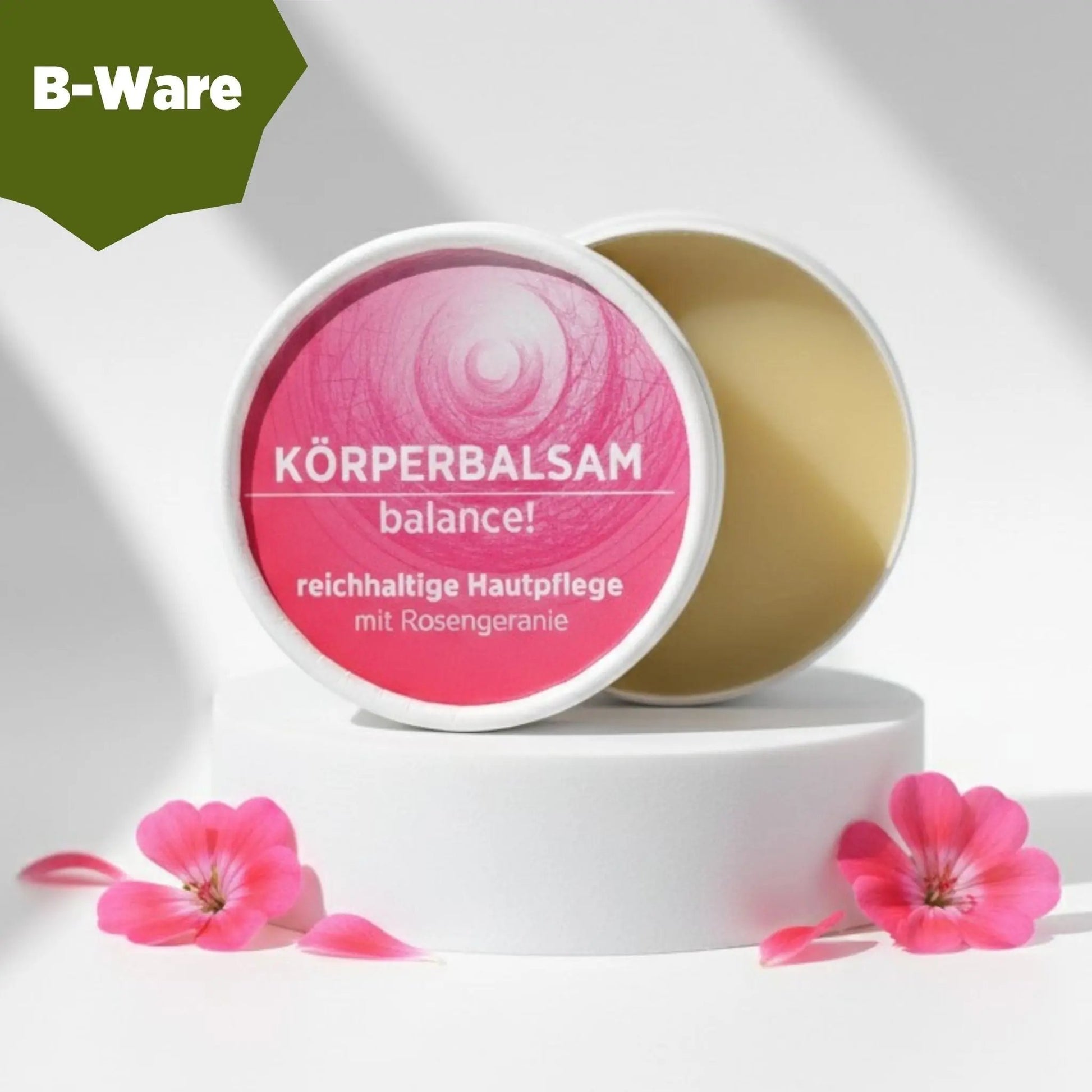 Körperbalsam mit natürlichen Inhaltsstoffen mit herrlichem Duft nach Rosengeranie, Balsam ist in weißem, zylindrischem Karton verpackt mit rosa Etikett. B-Ware, Verpackung beschädigt.