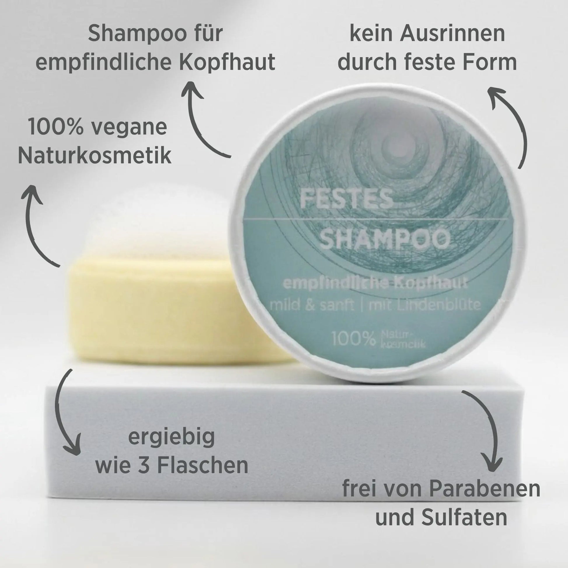 Festes Shampoo für empfindliche Kopfhaut von Sonnengrün auf weißem Podest – natürliche, vegane und plastikfreie Haarpflege für sanfte Reinigung