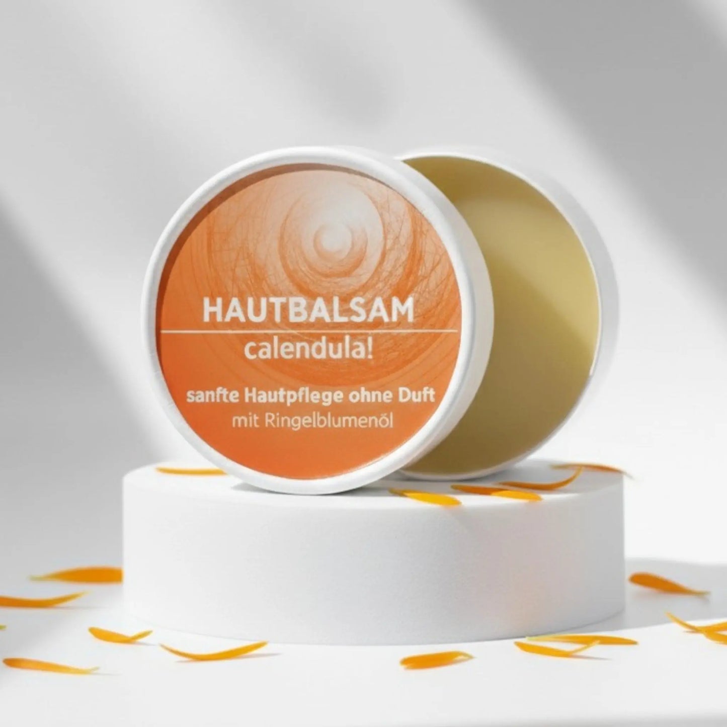 Ringelblumenbalsam mit natürlichen Inhaltsstoffen für empfindliche Haut, Körperbalsam ist in weißem, zylindrischem Karton verpackt mit orangem Etikett.