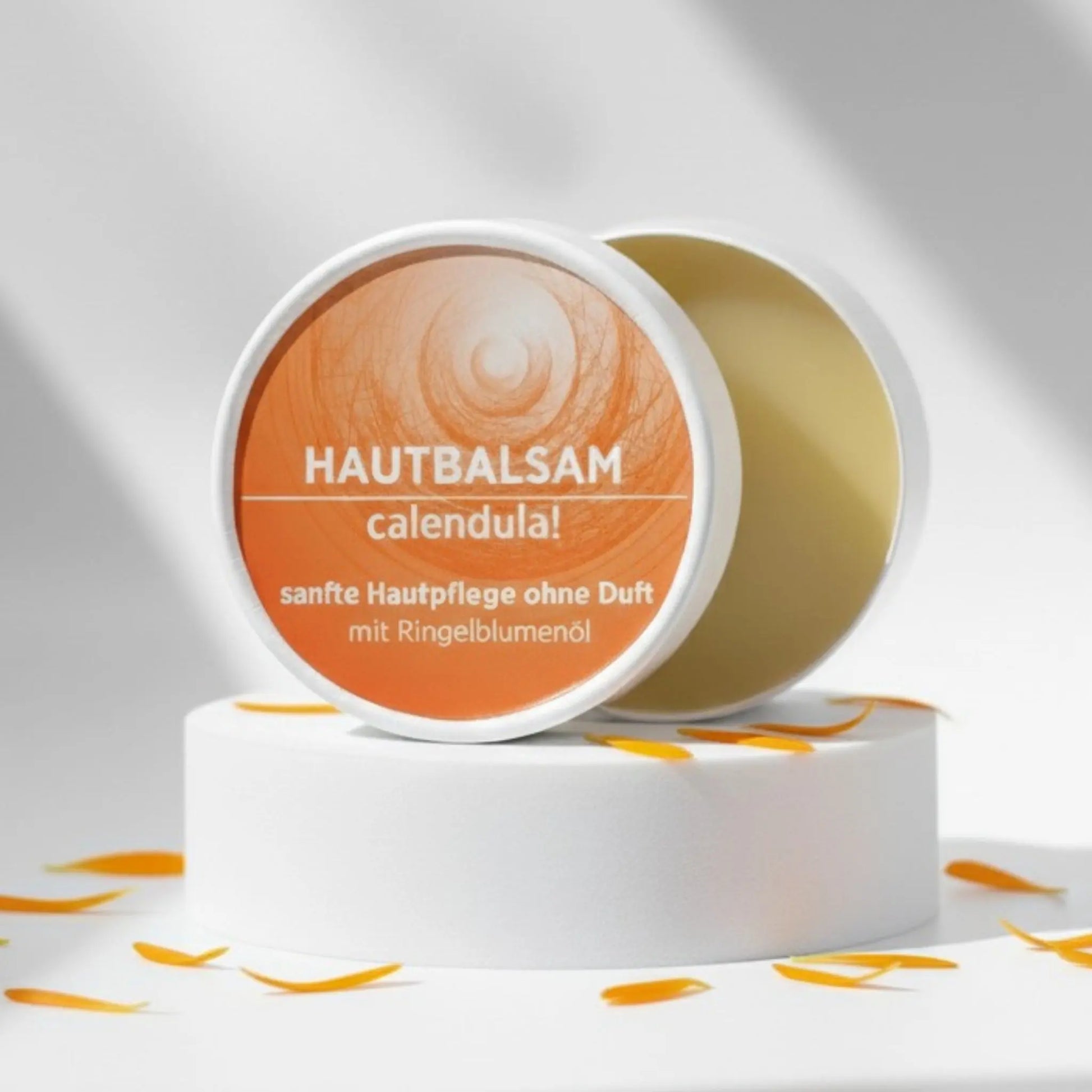 Ringelblumenbalsam mit natürlichen Inhaltsstoffen für empfindliche Haut, Körperbalsam ist in weißem, zylindrischem Karton verpackt mit orangem Etikett.