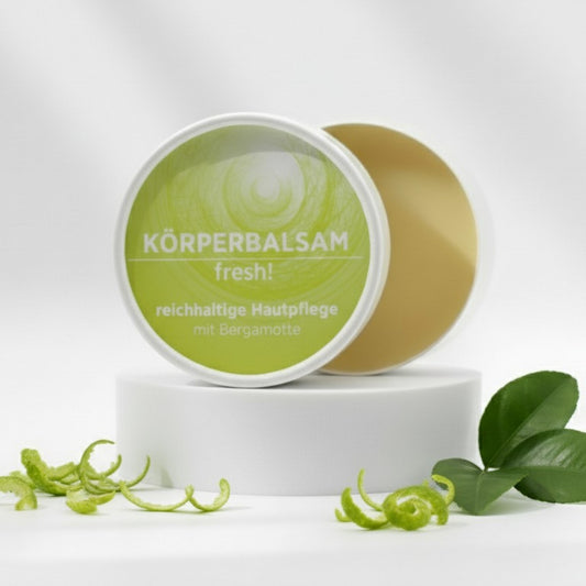 Körperbalsam mit natürlichen Inhaltsstoffen mit herrlichem Duft nach Bergamotte, Balsam ist in weißem, zylindrischem Karton verpackt mit gelbem Etikett.
