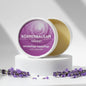Körperbalsam mit natürlichen Inhaltsstoffen mit herrlichem Lavendelduft, Balsam ist in weißem, zylindrischem Karton verpackt mit violettem Etikett.